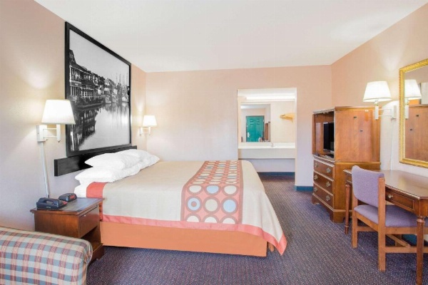 Super 8 by Wyndham Columbia image 17