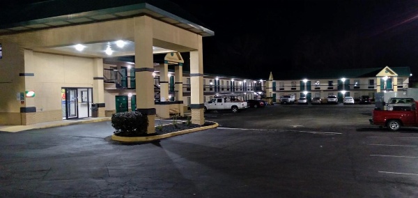 Super 8 by Wyndham Columbia image 4